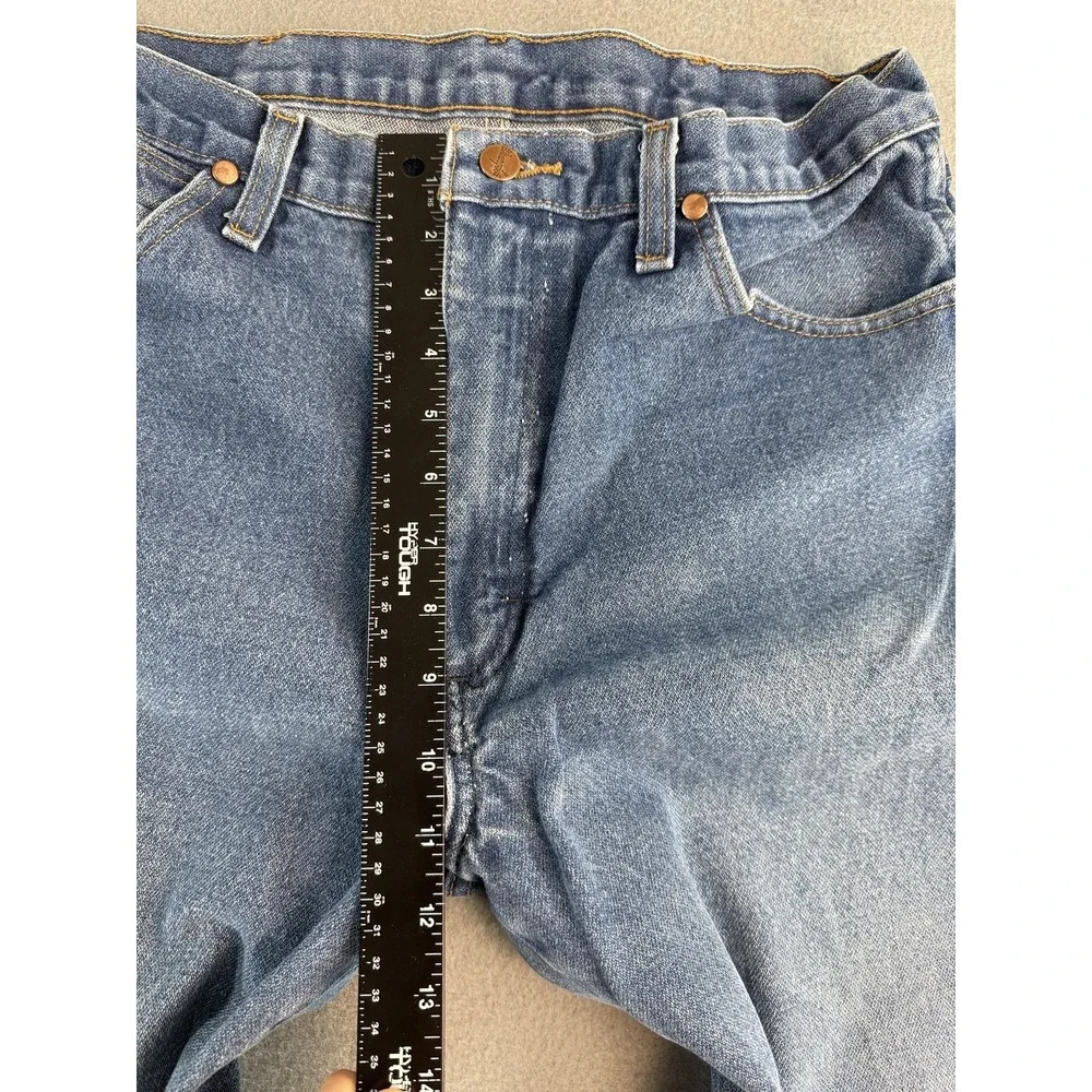 Wrangler 13MWZ Jeans Mens 30x32 Med Wash Blue Regular Straight Denim Cowboy